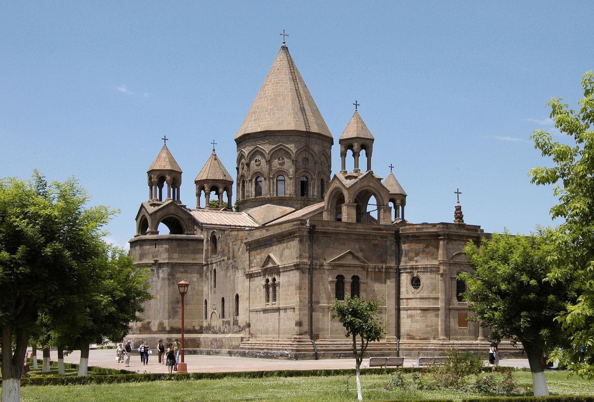 Etchmiadzin Condemns Ruling Party's Election Platform to Oust Catholicos